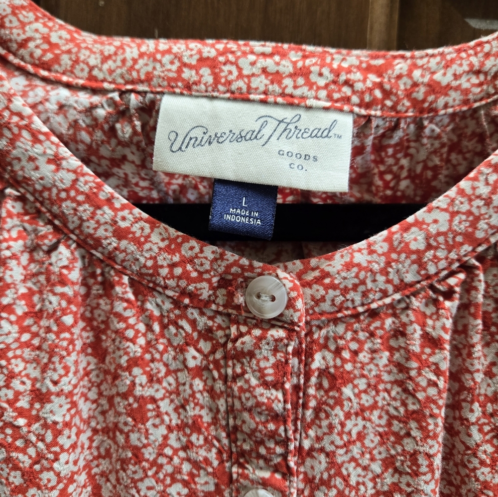 Universal Thread Women's Red Button-Down Top - Picture 2 of 3